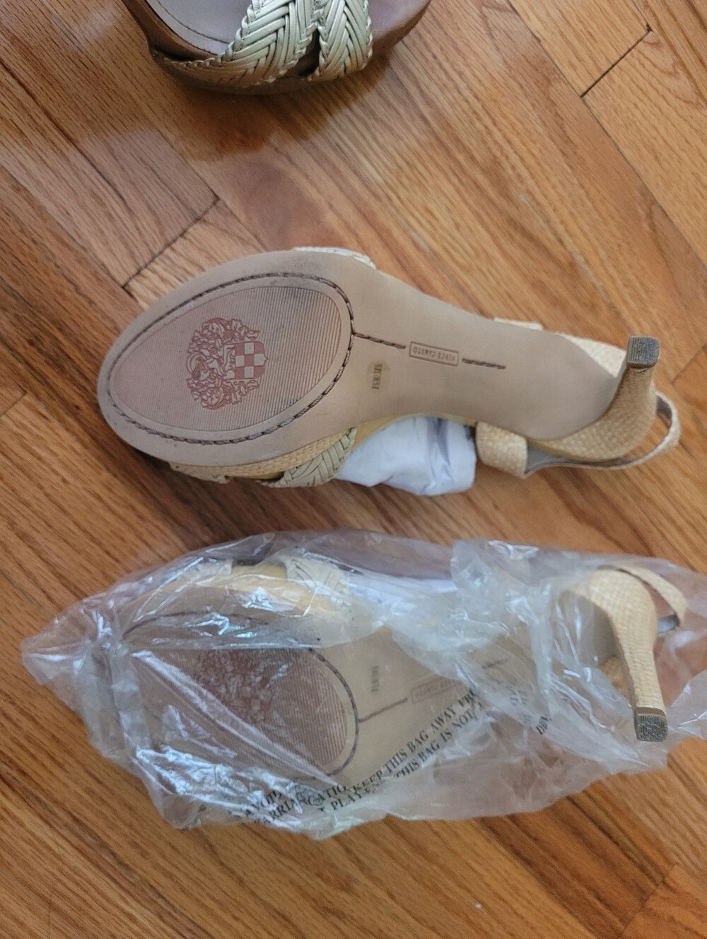 2 Pairs Of Vince Camuto Camryn 8.5 9 Woven Strap Tan & Gold Women’s Sandals - Picture 3 of 5